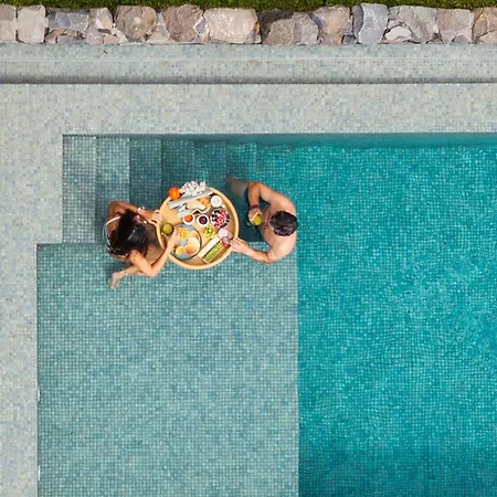 Quinta Marefe - On The Stunning West Coast