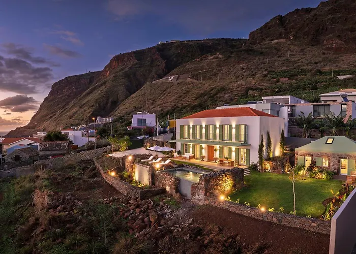 Quinta Marefe - On The Stunning West Coast